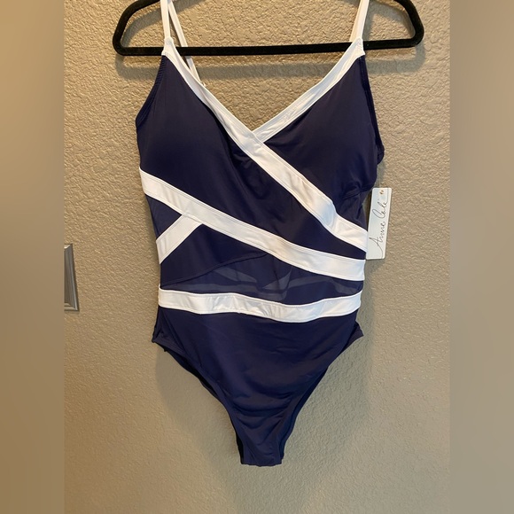Anne Cole Navy and White Woman’s One Piece Swimsuit - Picture 1 of 6